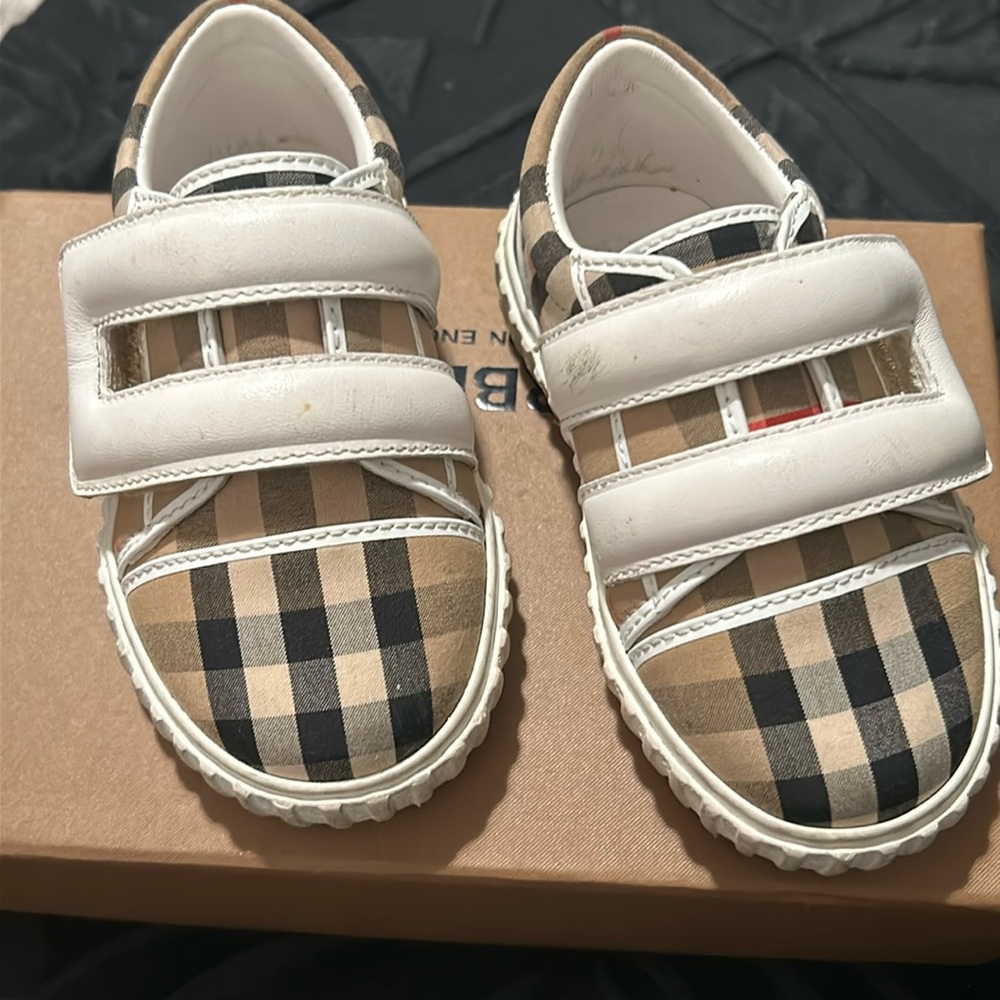 Authentic toddler Burberry sneakers